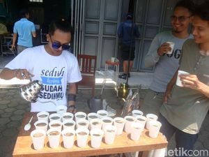 Peringati Hari Kopi Internasional, Komunitas Ini Bagikan 500 Cangkir Kopi Gratis