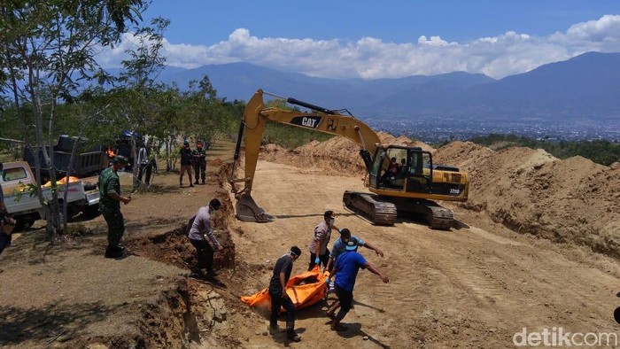 Korban Gempa-Tsunami Sulteng Mulai Dimakamkan Secara Massal