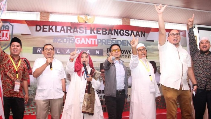 Neno hingga Fadli Zon Deklarasi Tagar Ganti Presiden di Padang