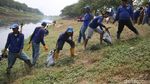 Aksi Bersih-bersih Kanal Banjir Timur