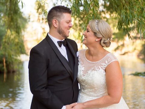 Bulan Madu Anti-mainstream, Pengantin Baru Backpacking ke 60 Negara