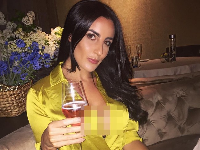 Meski pekerjaan sebagai gadis payung sering dianggap sebelah mata, namun Kate mengaku pekerjaannya tersebut penting.  Foto: Instagram @kate_woodcock