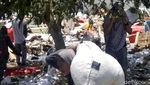 Mengais di Antara Reruntuhan Tsunami