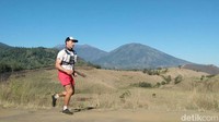 Foto:  Panorama Ijen yang cantik jadi suguhan utama bagi para pelari. Kapan lagi lari sambil cuci mata di Pegunungan Ijen? (Chuk Shatu/detikTravel)