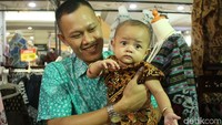Tuh anak kecil aja senang pake batik, Selamat hari batik ya!