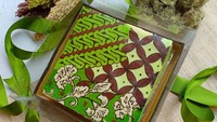 Salah satu makanan yang bisa dilukis dengan motif batik adalah bolu. Kue lembut ini tampil cantik dengan motif batik dan warna yang bervarian. Foto : instagram @bolubatik_retnodyah_cab_depok