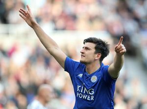 Bakal Jadi Bek Termahal Dunia, Maguire Lebih Baik dari Van Dijk?