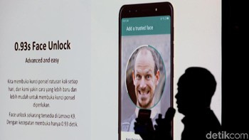 Ini demo fitur face unlock di Lenovo K9. Foto: Ari Saputra