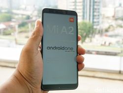 Unboxing Xiaomi Mi A2, Si Android One Generasi Kedua