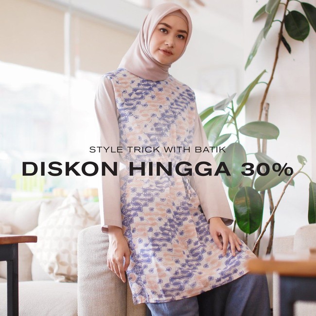 Anda yang mengenakan hijab pun tak perlu khawatir kekurangan pilihan busana batik. Di Hari Batik 2018 ini, Hijup menawarkan diskon hingga 30% pada sejumlah opsi. Foto: istimewa
