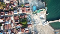 Kapal Sabuk Nusantara 39 terdampar hingga ke bibir pantai di Donggala (Foto: ANTARA FOTO/Muhammad Adimaja)