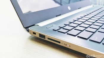 Di bagian kanan terdapat ethernet, HDMI, dua port USB type C dan jack audio. Foto: Adi Fida Rahman/detikinet