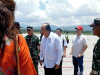 Saat Orang Terkaya RI Keliling Dunia Bagi-bagi Duit