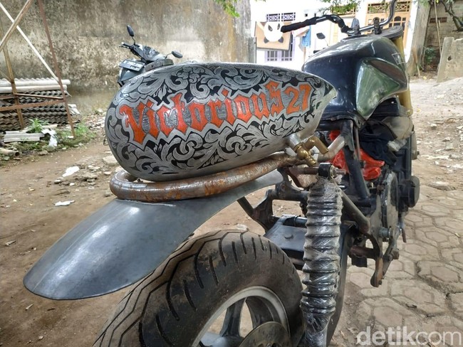 Melestarikan Budaya Batik Lewat Modifikasi Motor