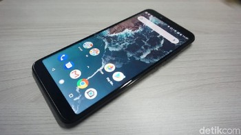 Dengan aspek rasio 18:9 dengan luas 5,99 inch sehingga membuat pandangan layar jadi lebih luas. Foto: detikINET/Agus Tri Haryanto