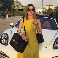 Dua hari sebelum kematian Tara, Suaad al-Ali, seorang aktivis HAM dibunuh di sebuah pasar terbuka di kota Basra. Foto: Dok. Instagram/@its.tarafares