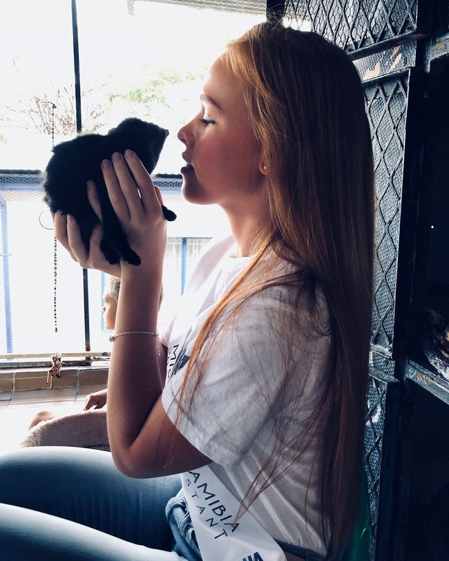 Clarisse mirip dengan Regina dari segi rambut dan wajah. Bedanya Clarisse punya rambut merah yang indah sedangkan Regina pirang. Foto: Dok. Instagram/@clarisse.muller13