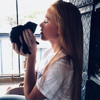 Clarisse mirip dengan Regina dari segi rambut dan wajah. Bedanya Clarisse punya rambut merah yang indah sedangkan Regina pirang. Foto: Dok. Instagram/@clarisse.muller13