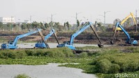 Proses normalisasi Kanal Banjir Timur (KBT) terus dilakukan, Selasa (2/10/2018).