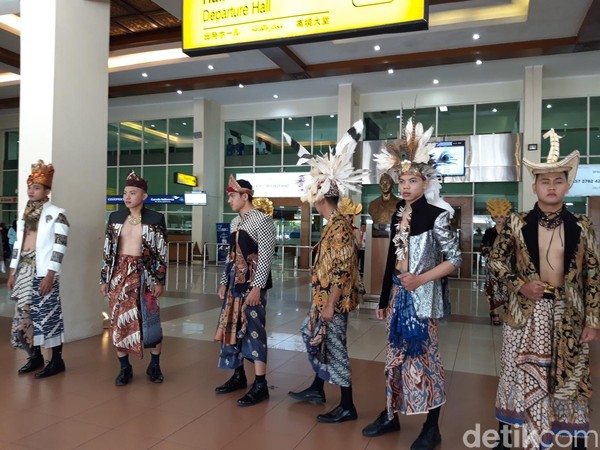 Selain untuk meramaikan Hari Batik Nasional, fashion show berbatik ini juga salah satu cara pelestarian kebudayaan batik. (Ragil Ajiyanto/detikTravel)