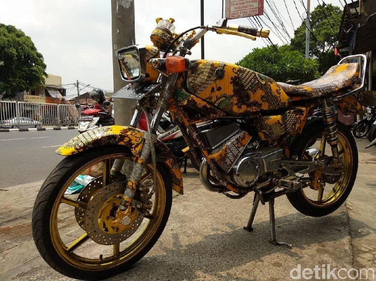 Yamaha RX-King Berbaju Batik