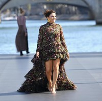 Eva bukan satu-satunya selebriti yang hadir di sana. Ada pula Elle Fanning, Doutzen Kroes, Maria Borges dan Andie McDowell. Foto: Dok. Getty Images