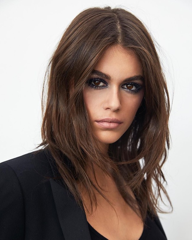 Baru berusia 17 tahun, Kaia Gerber sudah menuai banyak prestasi dengan menjadi model sejumlah brand ternama. Kali ini anak supermodel Cindy Crawford itu didapuk sebagai brand ambassador YSL Beauty. Foto: Dok. YSL