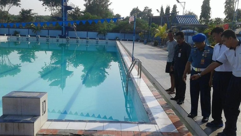 Ini Penjelasan Danlanud Soal Gelombang Bak Tsunami di Kolam Renang Ini Penjelasan Danlanud Soal Gelombang Bak Tsunami di Kolam Renang