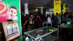Bantuan Masih Minim, Warga Palu Kumpulkan Barang dari Minimarket