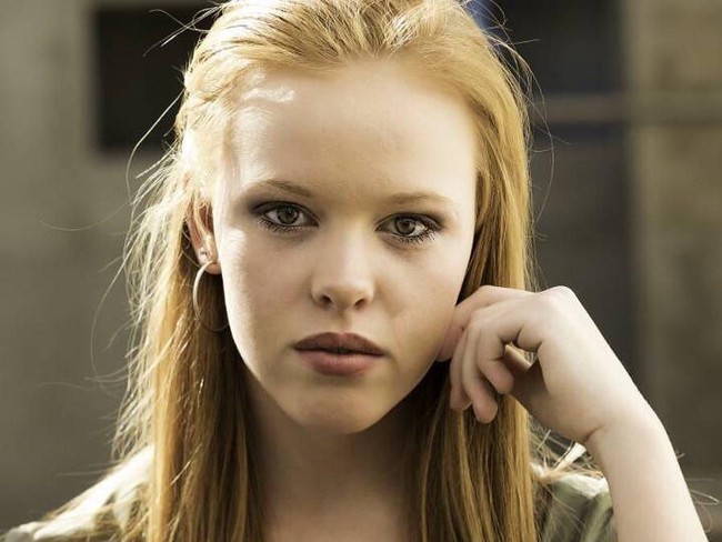 Kemiripan mereka menjadi ironi karena salah satu kutipan dari Regina George di film Mean Girls. Kalau kamu dari Afrika, mengapa kulit kamu putih? Di Namibia sendiri ada lebih dari 100 ribu orang kulit putih karena kolonialisasi Jerman di abad 19. Foto: Dok. Instagram/@clarisse.muller13