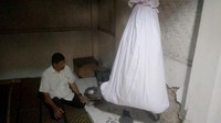 Sultan pertama Cirebon, Pangeran Cakrabuana, punya jaring pusaka bernama Jala Tunda. Jaringnya tersimpan di Situs Sumur Ketandan, di depan kompleks Keraton Kasepuhan Cirebon (Sudirman Wamad/detikTravel)