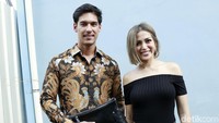 Richard Kyle dan Jessica Iskandar saat ditemui usai tampil di Brownis di Trans TV, Jakarta Selatan pada Selasa (2/10). Pool/Palevi S/detikFoto.