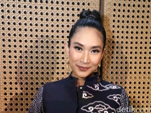 Happy Salma Puas Kembali Angkat Karya Sastra di Nyanyi Sunyi Revolusi