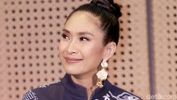 Happy membagi kabar bahagianya usai melahirkan putra kedua yang diberinama Tjokorda Ngurah Rayidaru Kerthyasa. Pool/Palevi S/detikFoto.