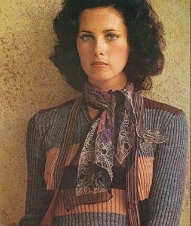 Mari berkenalan dengan Dayle Haddon. Pada masa mudanya di tahun 70-an dan 80-an, Dayle dikenal sebagai supermodel. Wajahnya sudah menjadi model sampul di lebih dari 100 majalah mulai dari Vogue, Elle, dan Harper’s Bazaar. Dia pun hidup sejahtera bersama suami dan anaknya di Paris.  Foto: Instagram