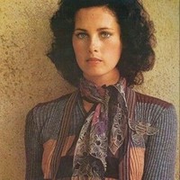 Mari berkenalan dengan Dayle Haddon. Pada masa mudanya di tahun 70-an dan 80-an, Dayle dikenal sebagai supermodel. Wajahnya sudah menjadi model sampul di lebih dari 100 majalah mulai dari Vogue, Elle, dan Harper’s Bazaar. Dia pun hidup sejahtera bersama suami dan anaknya di Paris.  Foto: Instagram