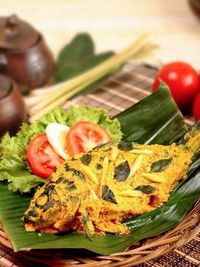 Gurih Lembut Pepes Ikan Mas Khas Pasundan Ada di 5 Tempat Ini