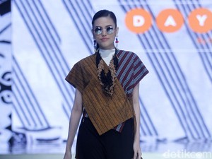 Tampil Stylish dengan Tren Tabrak Motif di Hari Batik Nasional