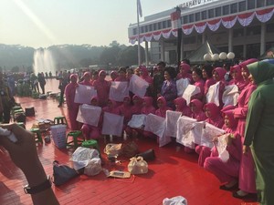 Peringati HUT Ke-73, TNI Pecahkan Rekor Muri Membatik dengan Canting