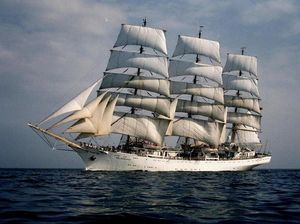 Kapal Layar Legendaris Polandia Mampir di Jakarta