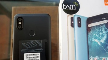 Kamera depan yang semula 5 MP ditingkatkan oleh vendor asal China ini jadi 20 MP di Mi A2. Perbedaan juga terlihat di kamera belakang, bila Mi A1 punya 12 MP + 12 MP, maka sekarang menjadi 12 MP + 20 MP. Foto: detikINET/Agus Tri Haryanto