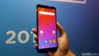 Layar dari smartphone ini sudah Full Screen Display berukuran 5,7 inch dan kualitas HD+ dengan PPI 282 Foto: Imron Rosyadi/detikinet
