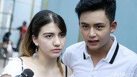 Cassandra Lee dan Randy Martin saat ditemui usai tampil di Brownis di Trans TV, Jakarta Selatan pada Selasa (2/10). Pool/Palevi S/detikFoto.