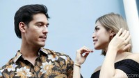 Richard Kyle dan Jessica Iskandar saat ditemui usai tampil di Brownis di Trans TV, Jakarta Selatan pada Selasa (2/10).  Foto: Palevi S/detikFoto