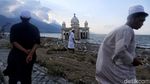 Penampakan Masjid Apung Usai Diterjang Gempa dan Tsunami