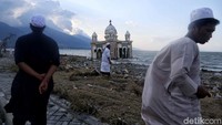 Soal sejarah, nama masjid ini adalah singkatan dari nama kedua almarhum orang tua pendiri masjid.