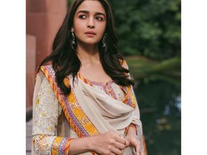 Kepincut Gaya Alia Bhatt, Aktris Bollywood Raup Rp 10,4 M Sekali Tampil