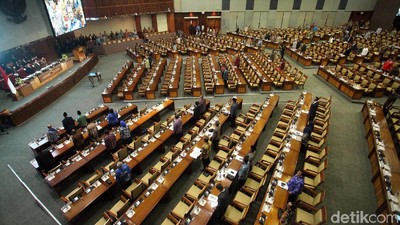 363 Anggota Dewan Absen di Paripurna DPR