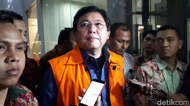 Lagi, KPK Tak Bisa Periksa Lucas Karena Mengaku Sakit Lagi, KPK Tak Bisa Periksa Lucas Karena Mengaku Sakit