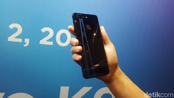 Kualitas yang diusung pun sama, yaitu 13 MP dengan bukaan f/2.2 ditambah 5 MP dengan bukaan f/2.4. Foto: Imron Rosyadi/detikinet